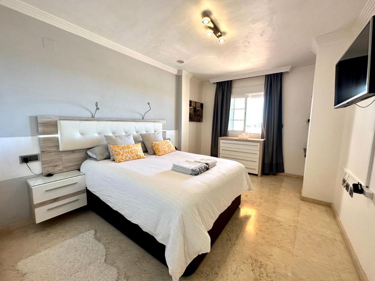 Moderno Apartamento Con Preciosas Vistas Al Mar En Urbanizacion Con Piscina - Rio Real 11 2G Марбеля Екстериор снимка